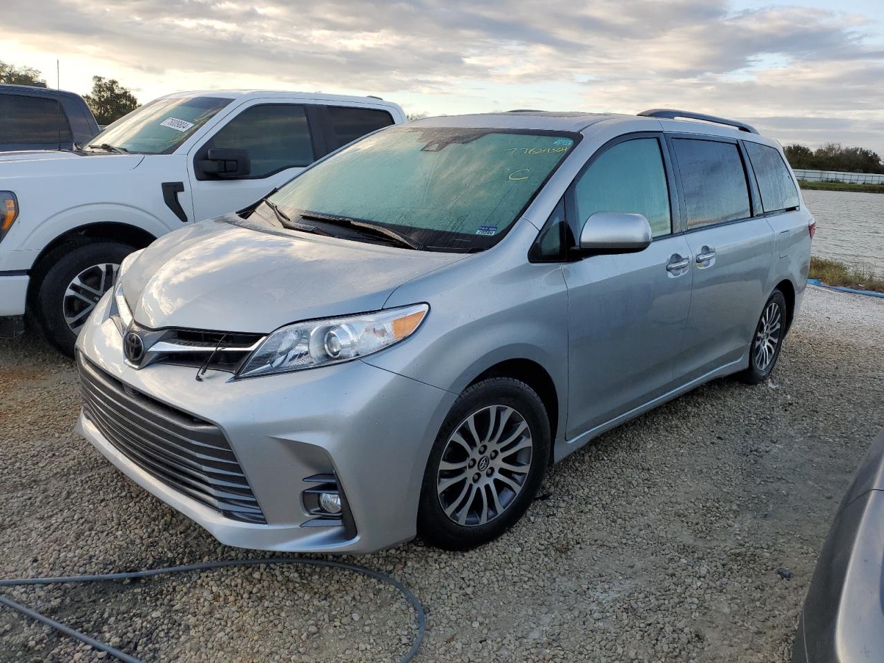 2019 Toyota Sienna - Image 1