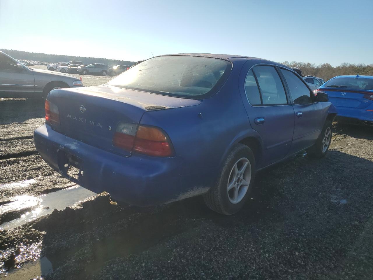 1996 Nissan Maxima - Image 3
