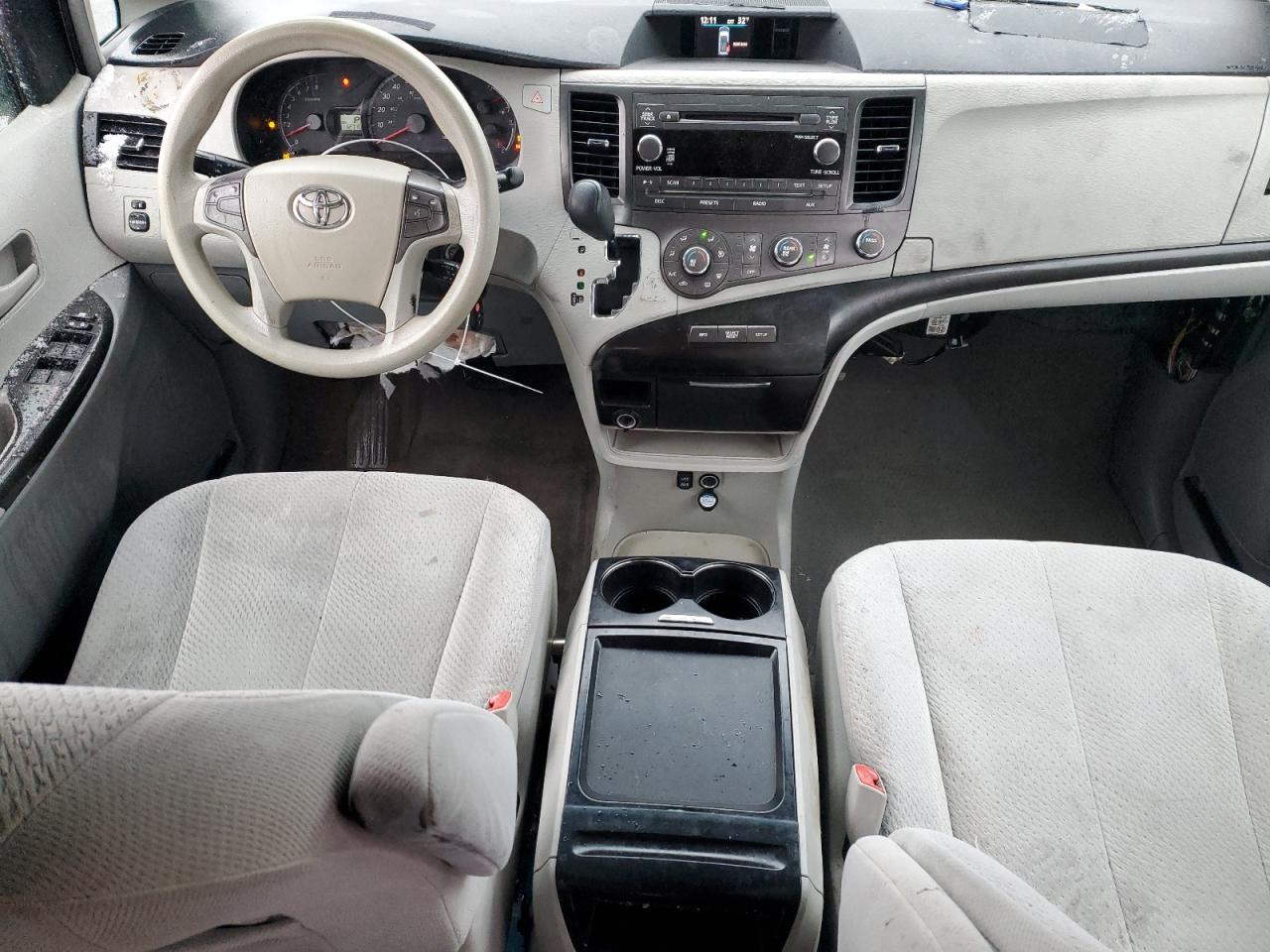 2011 Toyota Sienna - Image 8