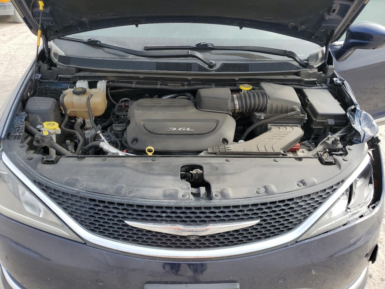 2017 Chrysler Pacifica - Image 13