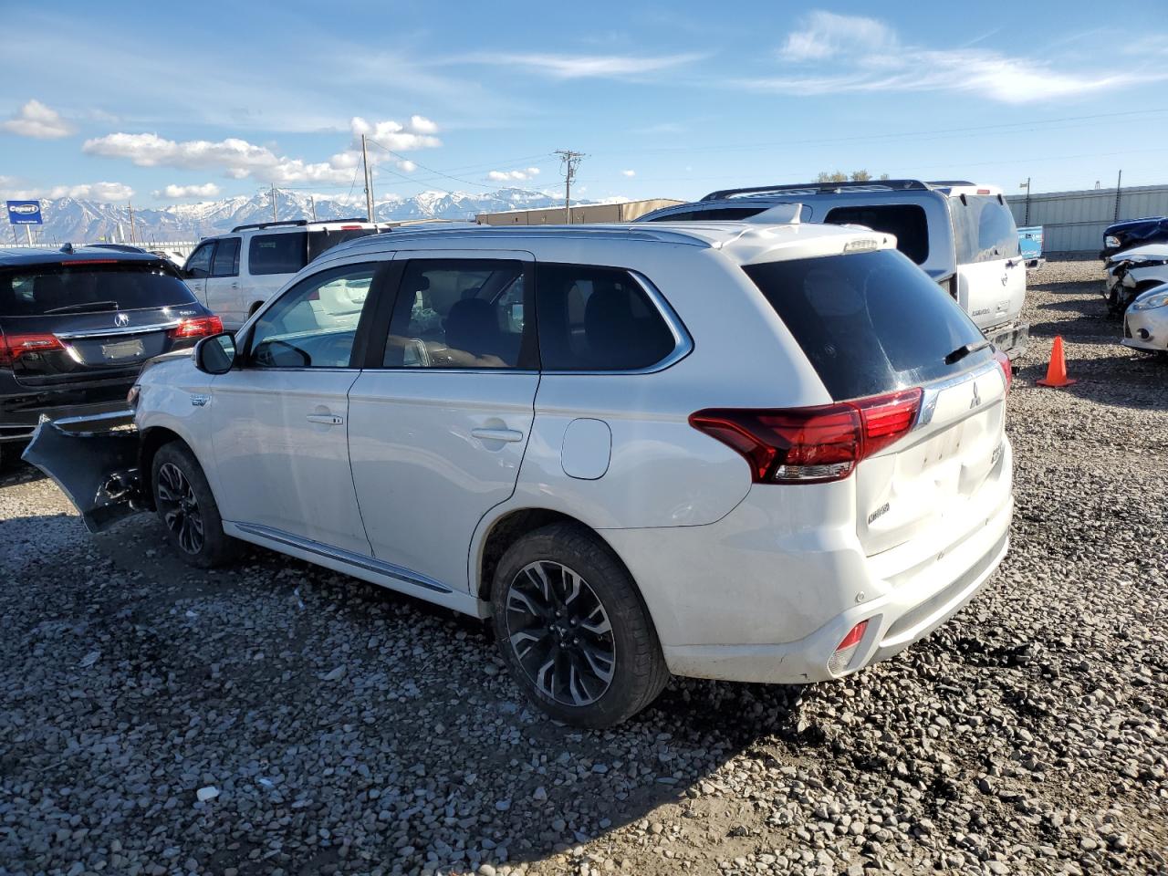 2018 Mitsubishi Outlander - Image 2