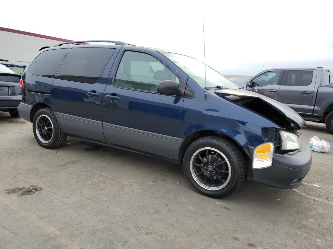 2003 Toyota Sienna - Image 4