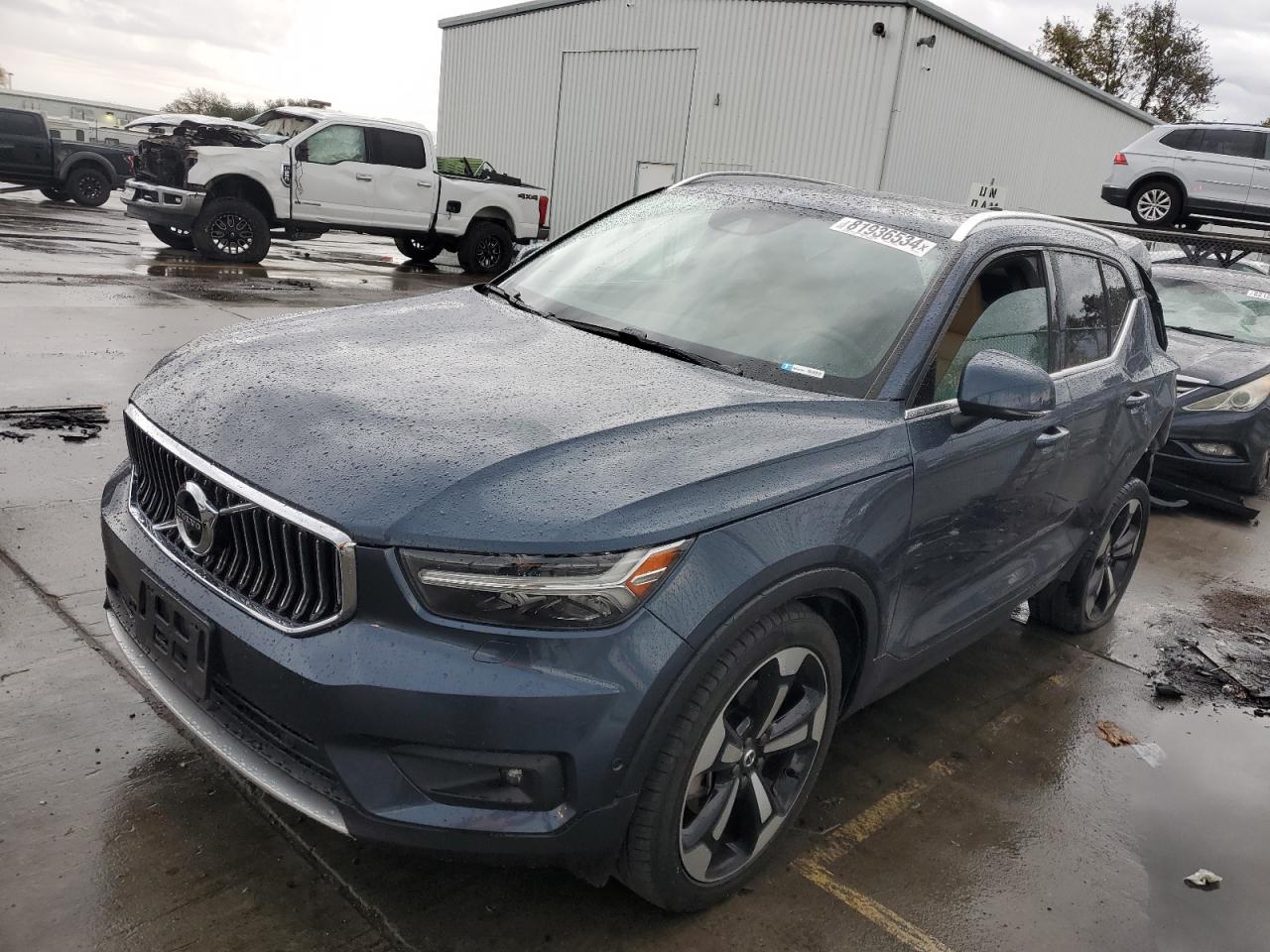 2019 VOLVO XC40