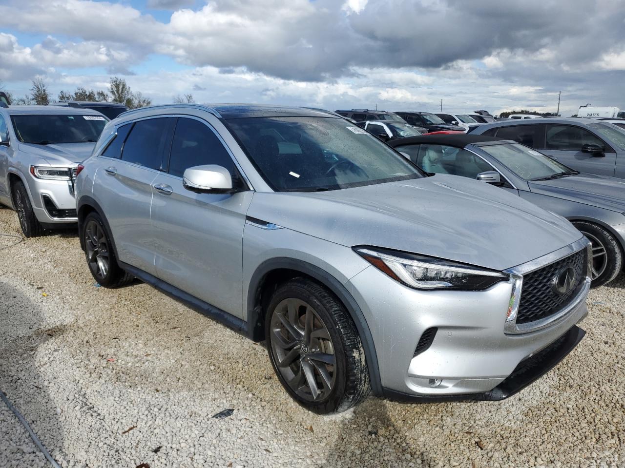 VIN 3PCAJ5M16KF102148 2019 INFINITI QX50 no.4