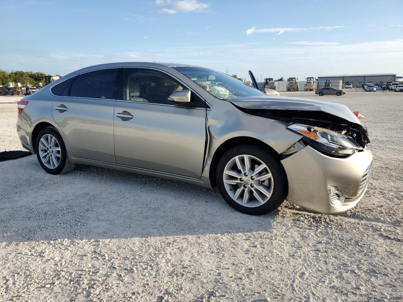 2015 Toyota Avalon - Image 4