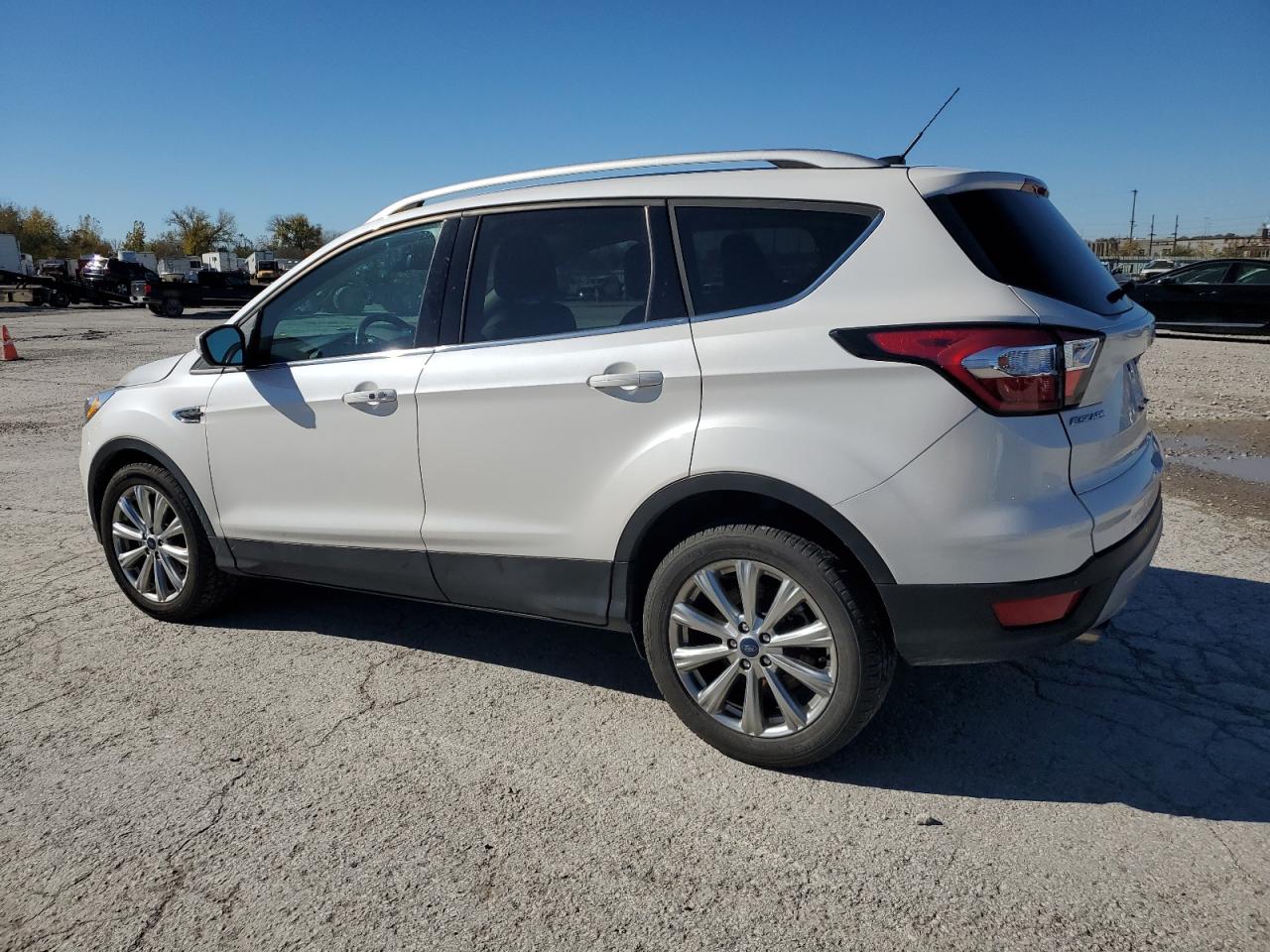 VIN 1FMCU0JD0HUD66169 2017 FORD ESCAPE no.2