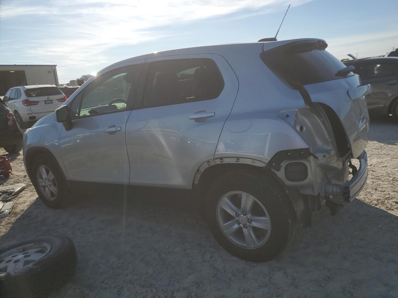 2022 Chevrolet Trax - Image 2