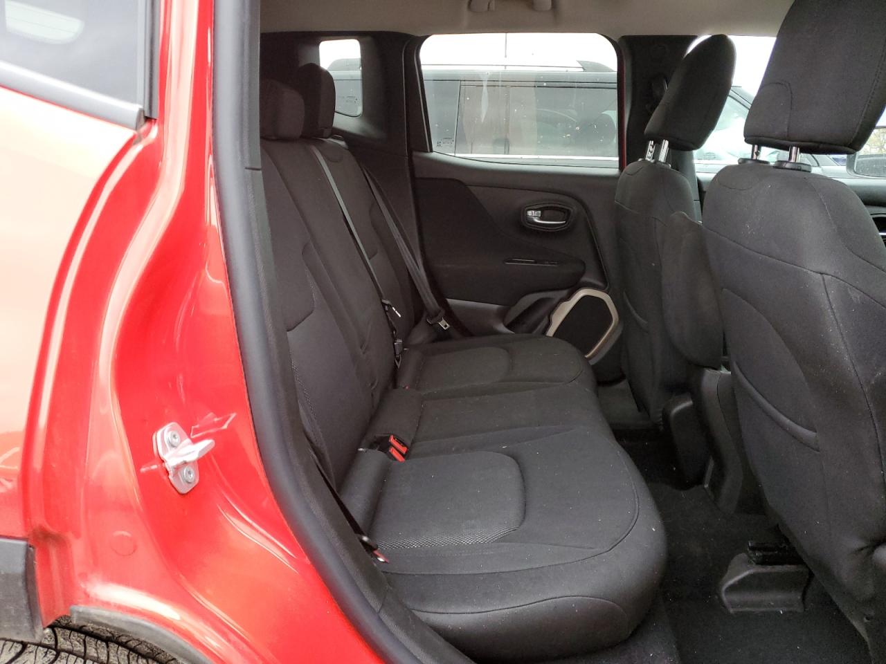 2016 Jeep Renegade - Image 11