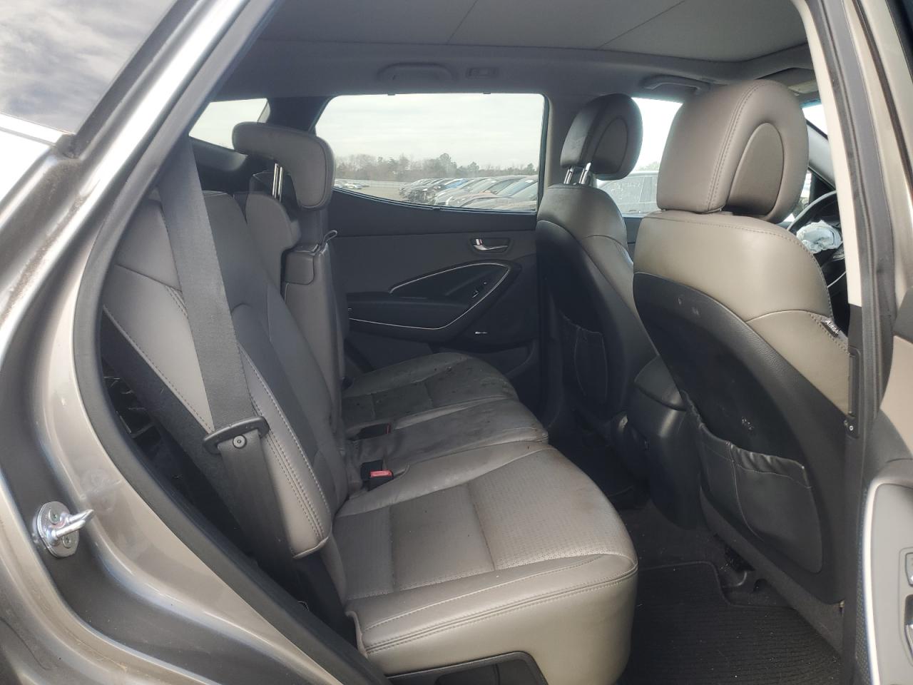2013 Hyundai Santa Fe - Image 11