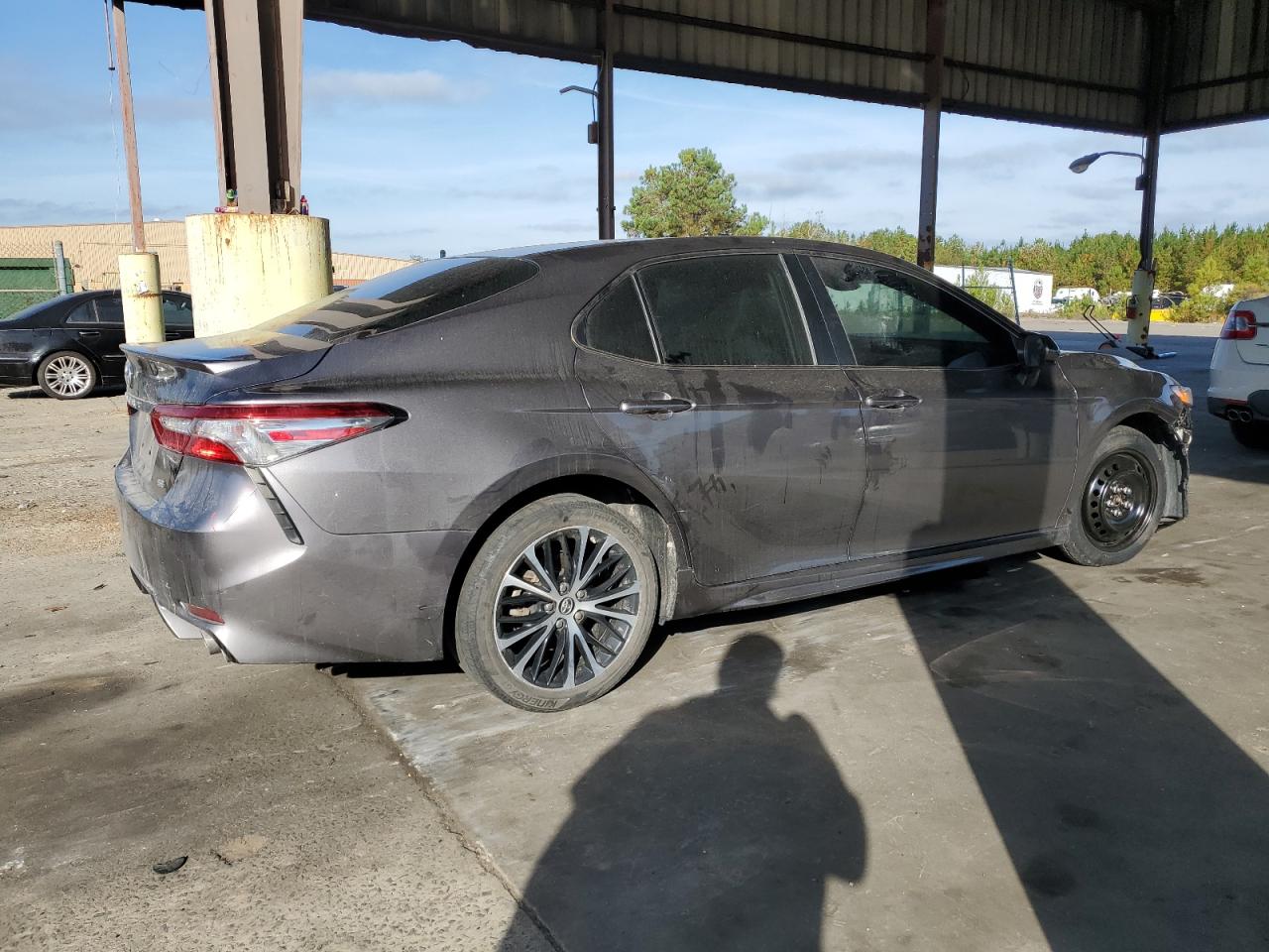 VIN 4T1B11HK0JU115284 2018 TOYOTA CAMRY no.3