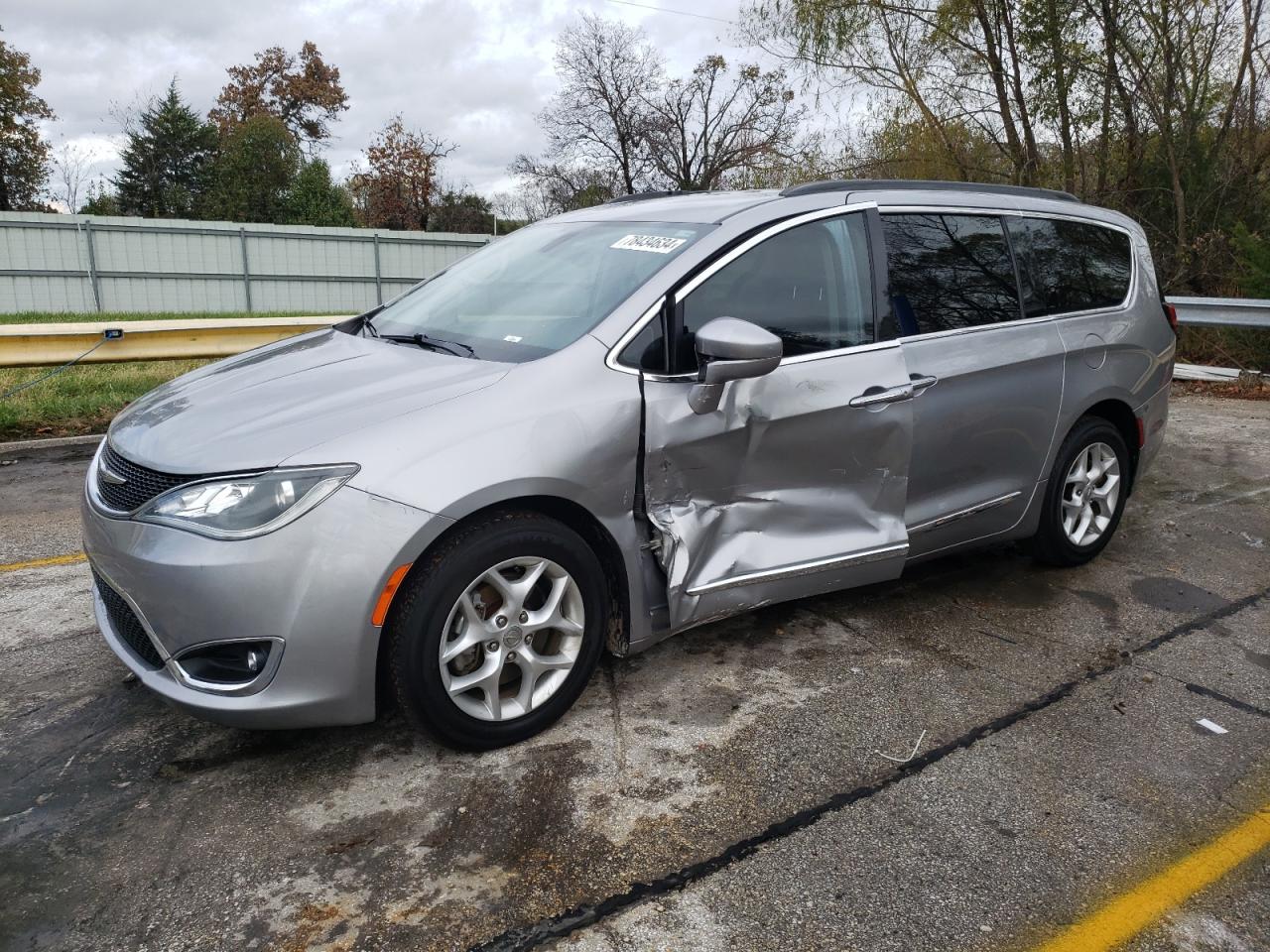 2017 Chrysler Pacifica - Image 1