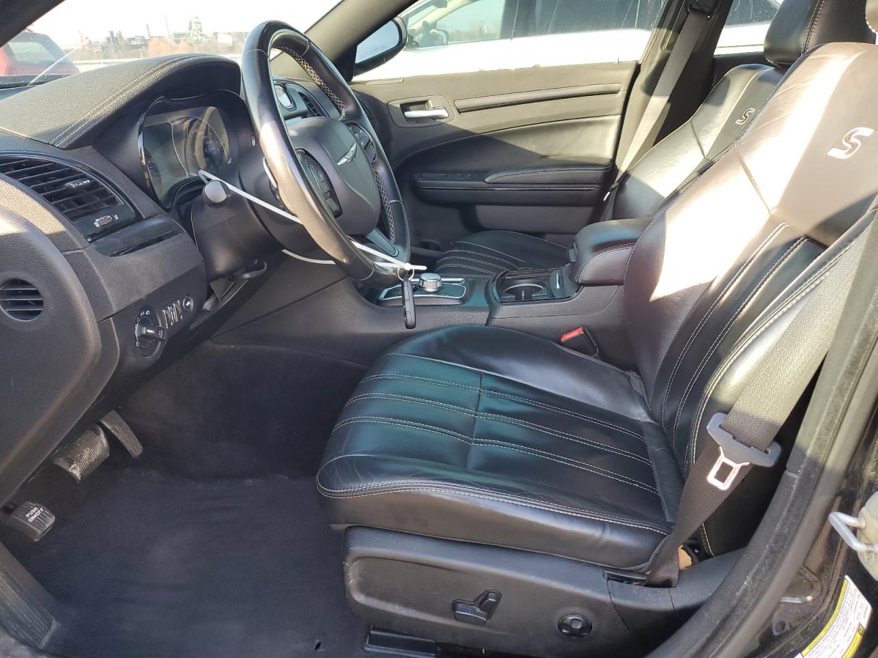 2016 Chrysler 300 - Image 7