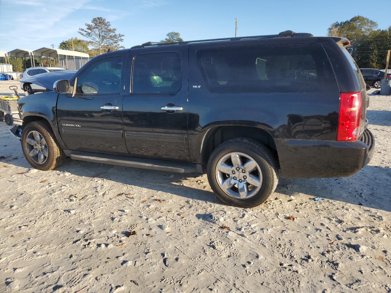 2012 GMC Yukon - Image 2