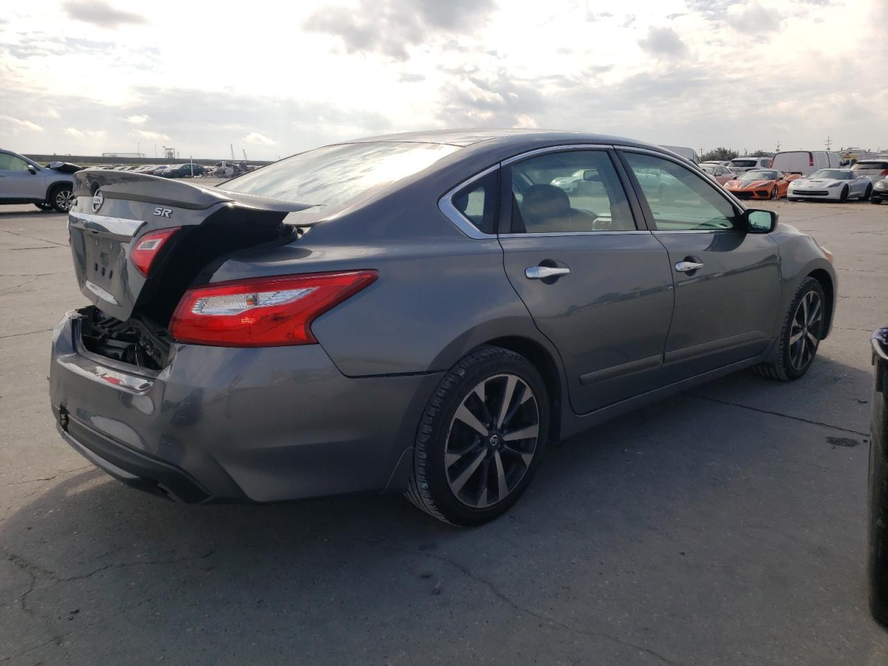 2016 Nissan Altima - Image 3