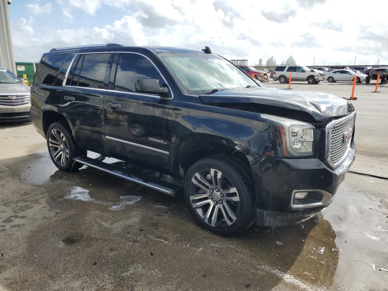 2017 GMC Yukon - Image 4