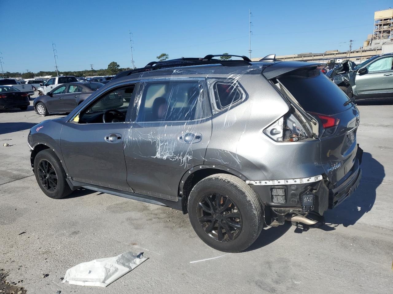 2017 Nissan Rogue - Image 2