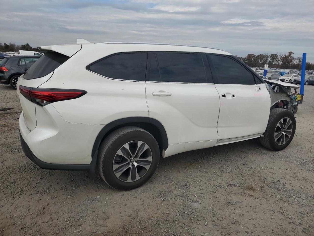 2021 Toyota Highlander - Image 3