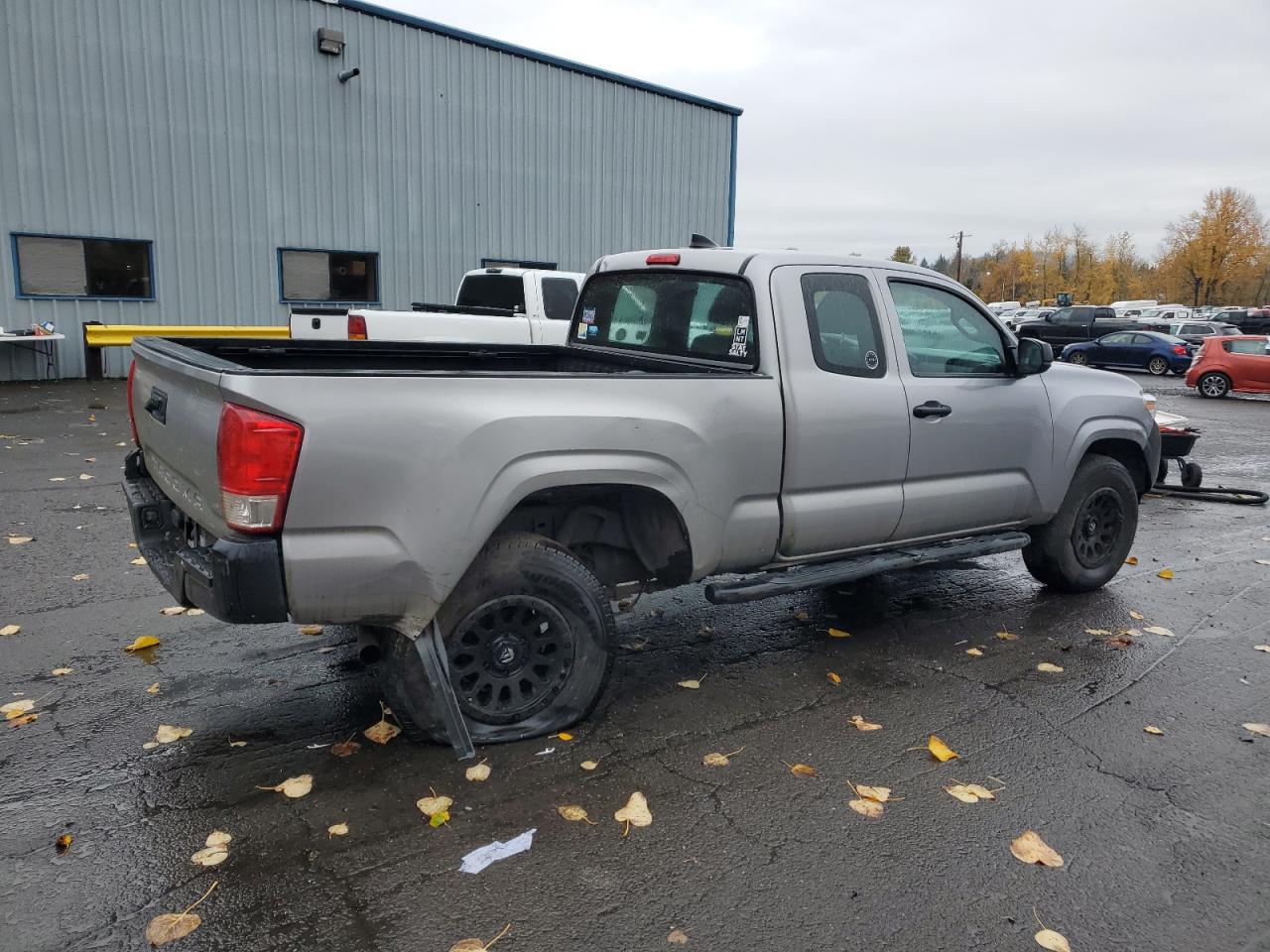 2016 Toyota Tacoma - Image 3