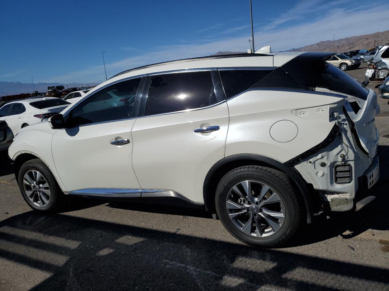 2016 Nissan Murano - Image 2