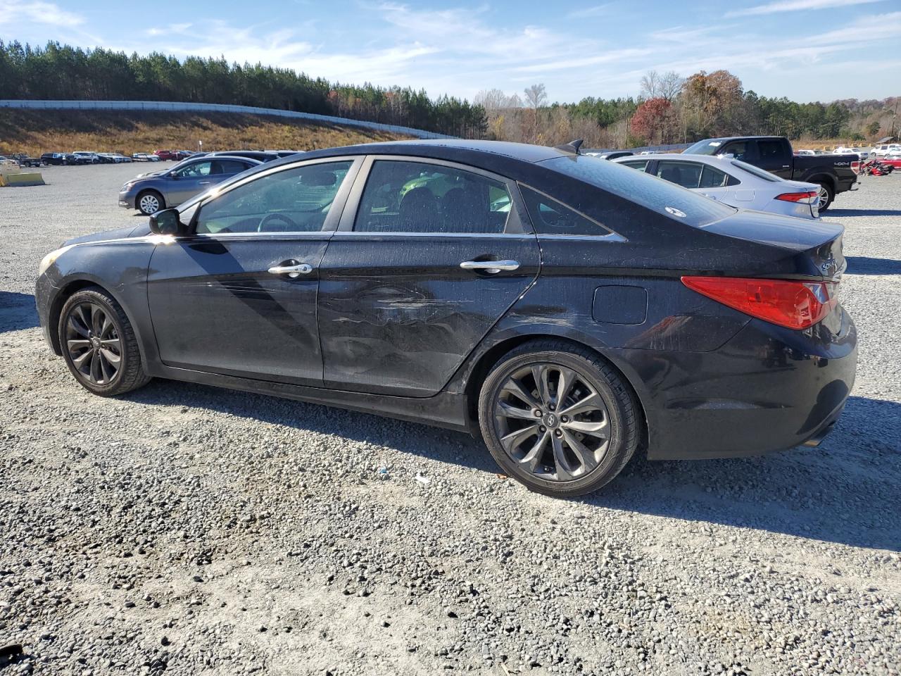 2011 Hyundai Sonata - Image 2