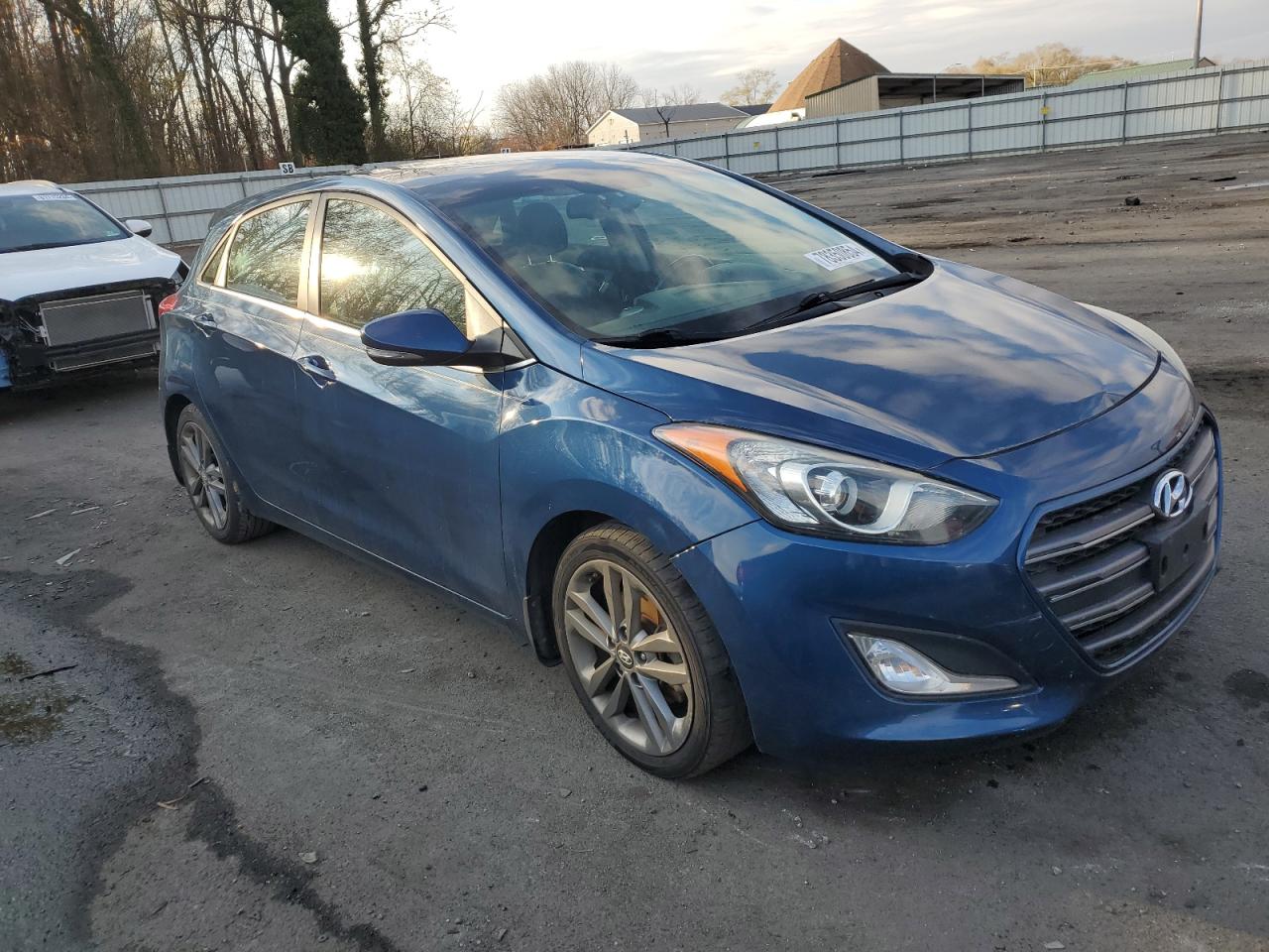 2016 Hyundai Elantra - Image 4