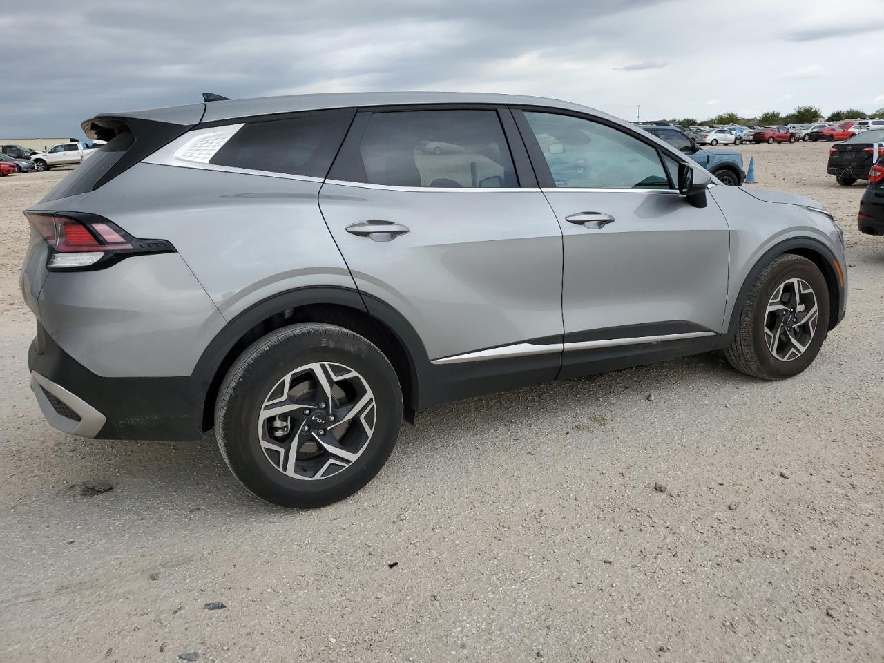 2024 Kia Sportage - Image 3