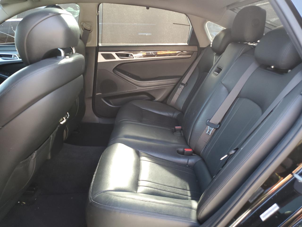 2015 Hyundai Genesis - Image 10