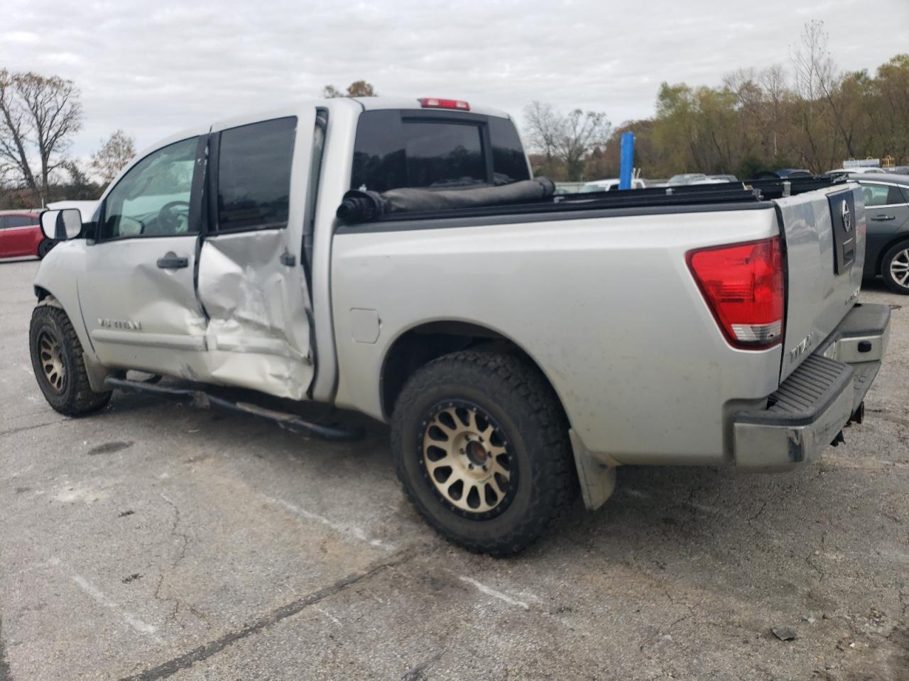 2011 Nissan Titan - Image 2