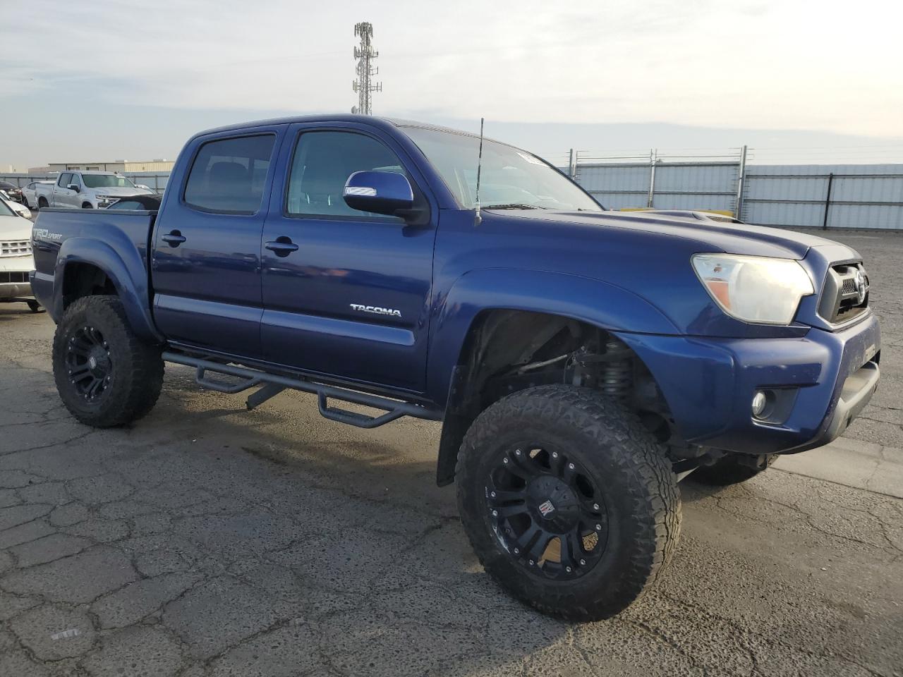 2015 Toyota Tacoma - Image 4