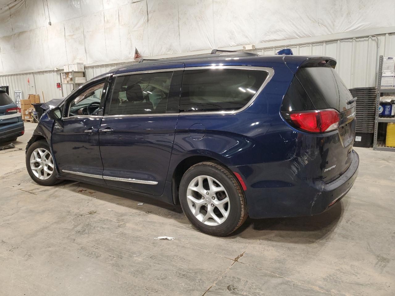 2017 Chrysler Pacifica - Image 2