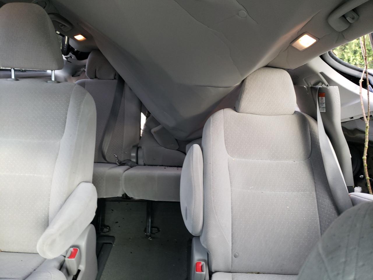 2015 Toyota Sienna - Image 10