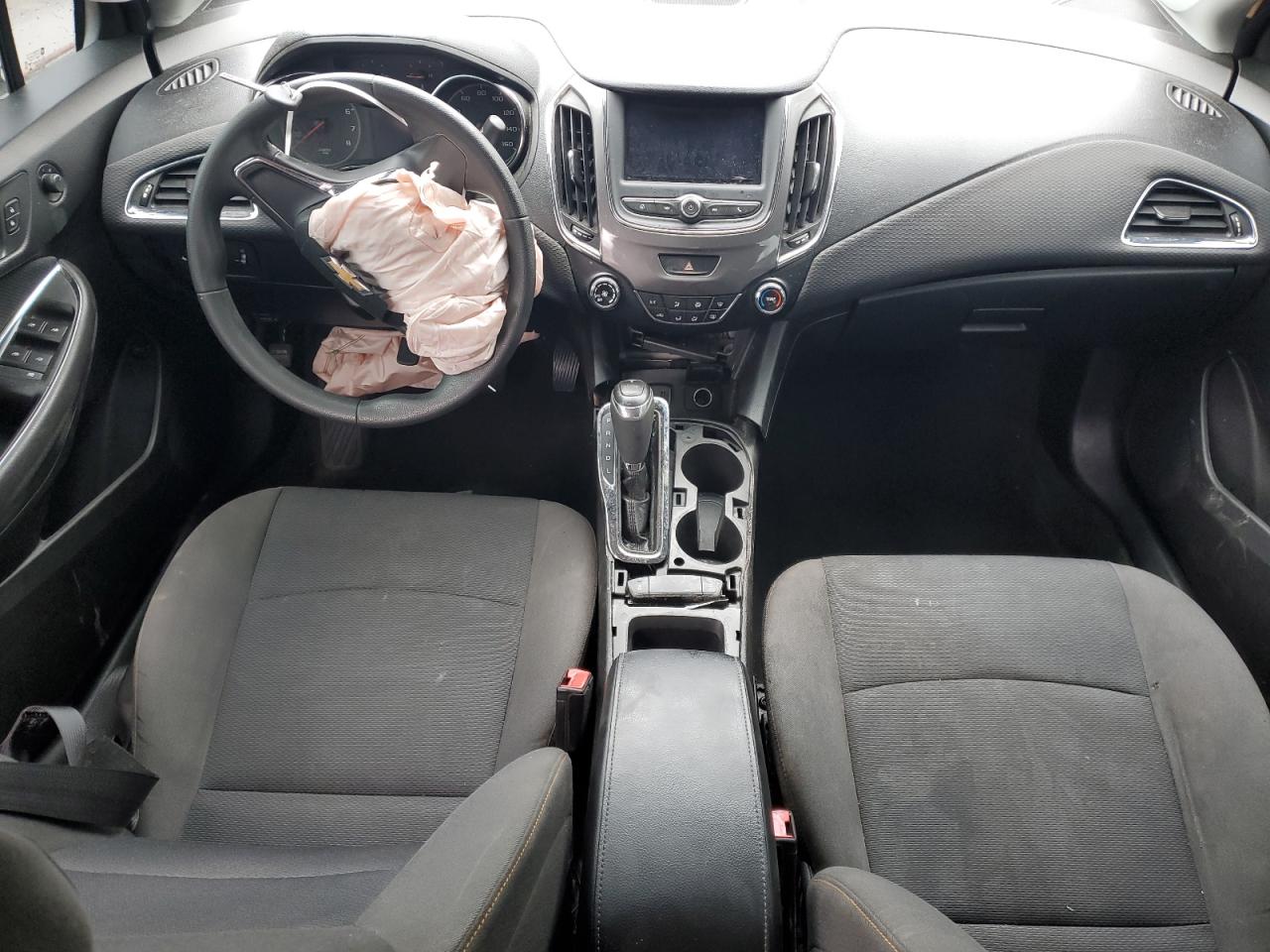 2019 Chevrolet Cruze - Image 8
