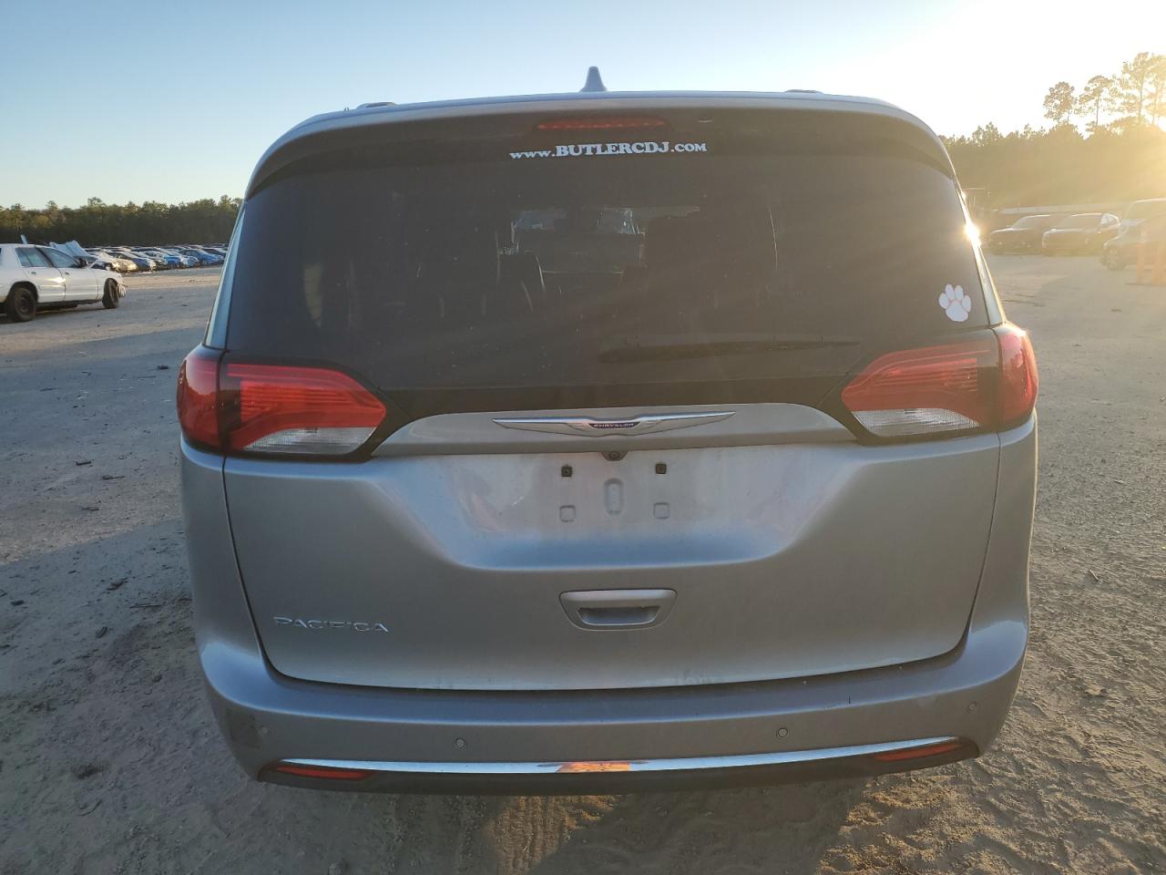 2019 Chrysler Pacifica - Image 6