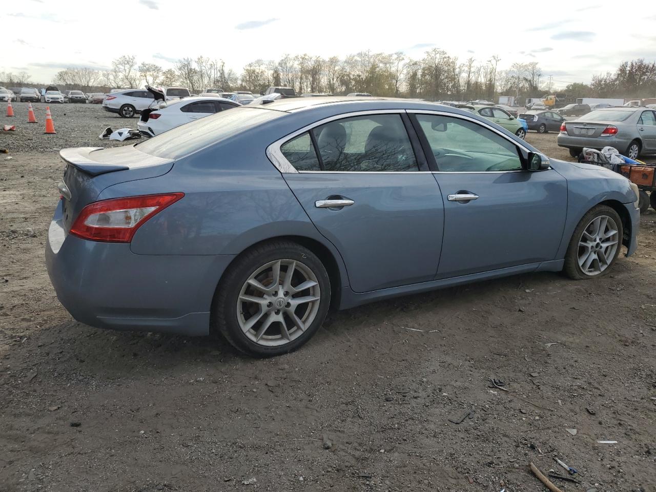 2010 Nissan Maxima - Image 3