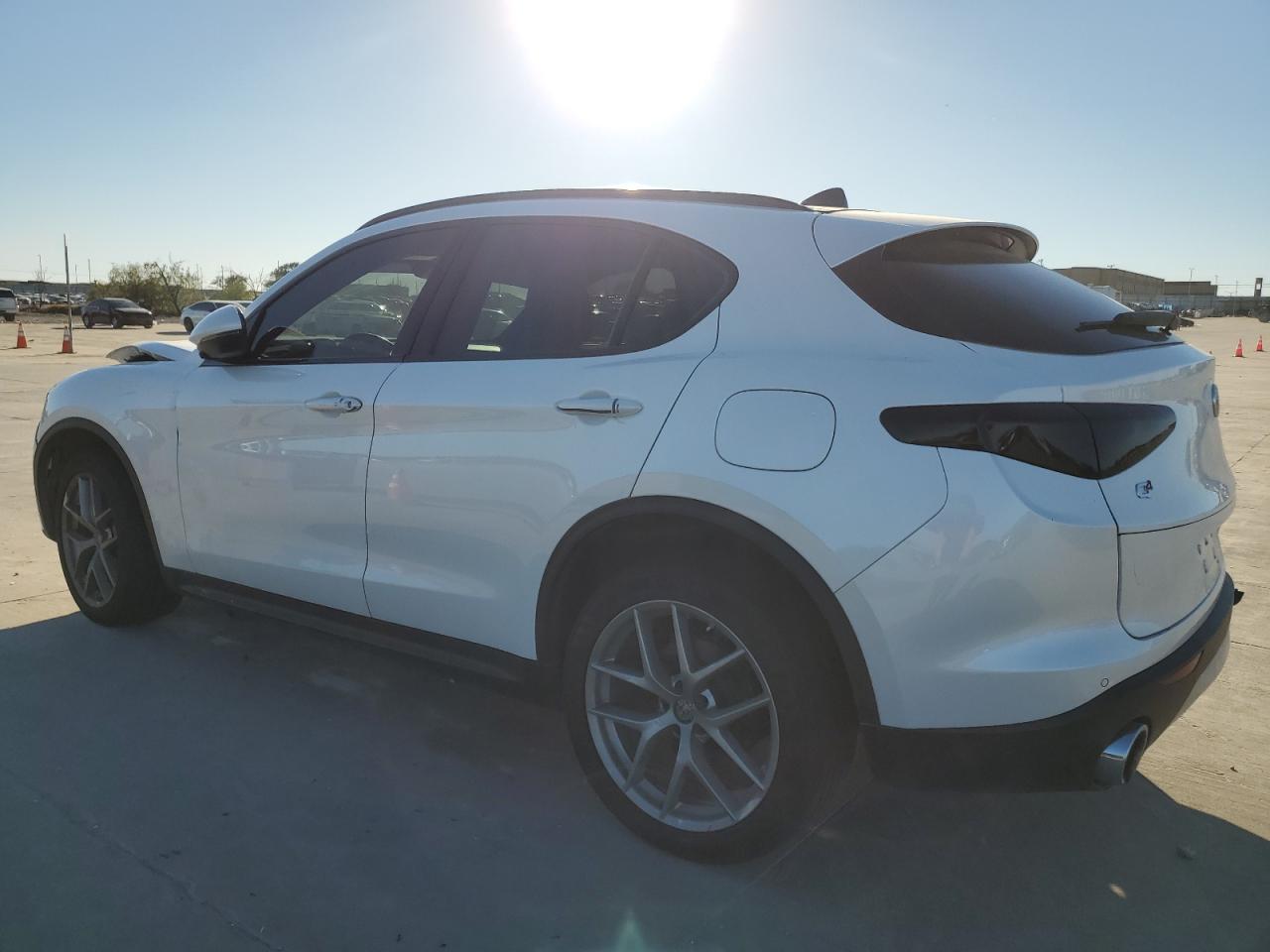 VIN ZASFAKNN1J7B90348 2018 ALFA ROMEO STELVIO no.2