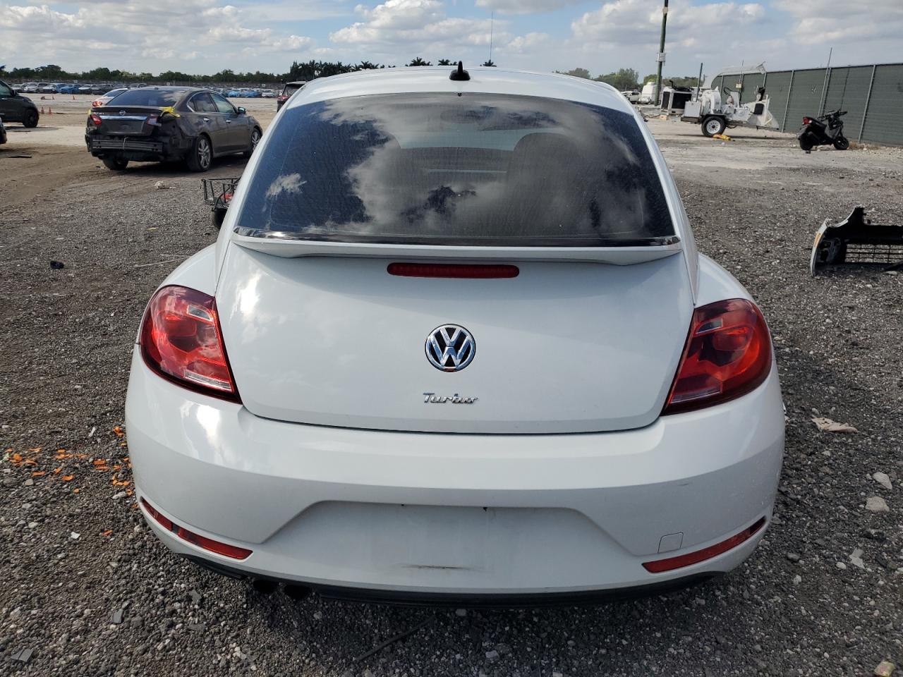 2017 Volkswagen Beetle - Image 6
