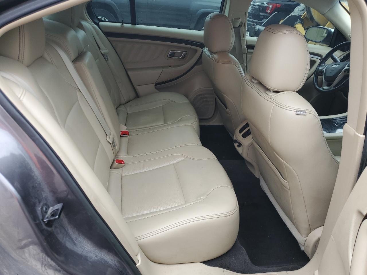 2013 Ford Taurus - Image 10