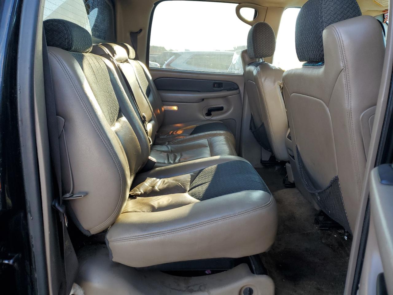 2003 Chevrolet Avalanche - Image 10