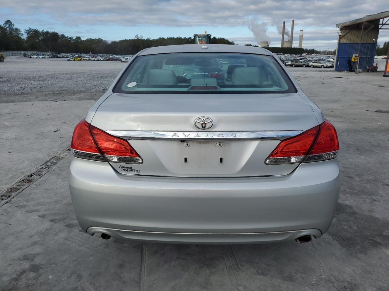 2011 Toyota Avalon - Image 6