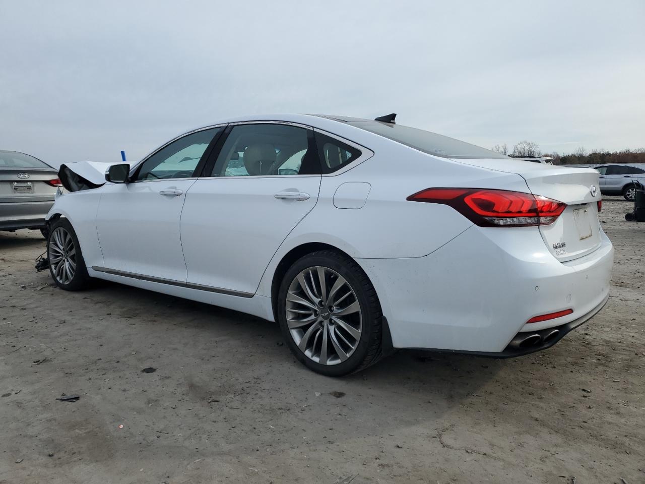 2015 Hyundai Genesis - Image 2