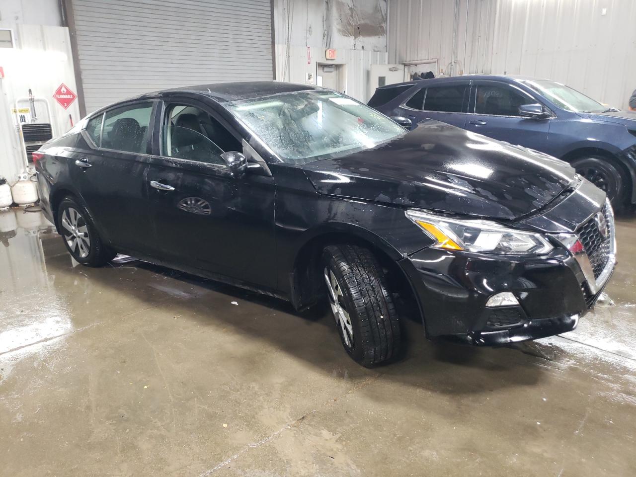 2020 Nissan Altima - Image 4