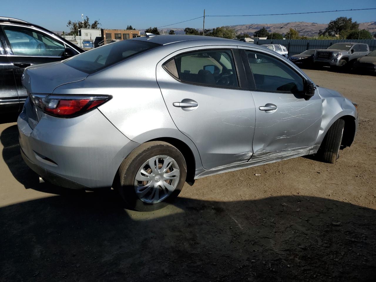 VIN 3MYDLBYV1KY506399 2019 TOYOTA YARIS no.3