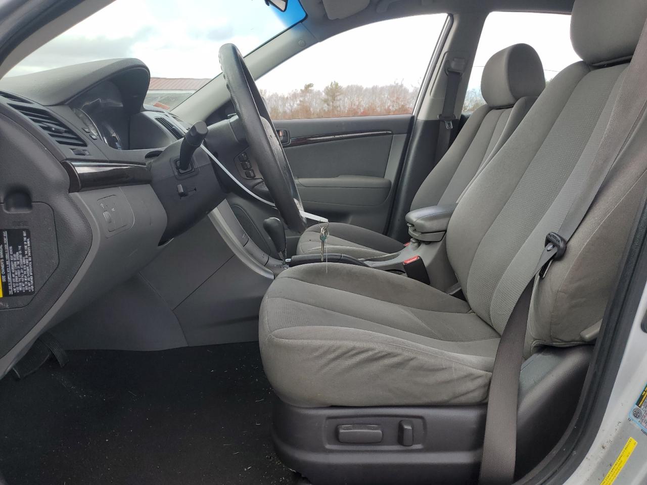 2010 Hyundai Sonata - Image 7