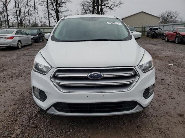Паркетники FORD ESCAPE 2017 Белы