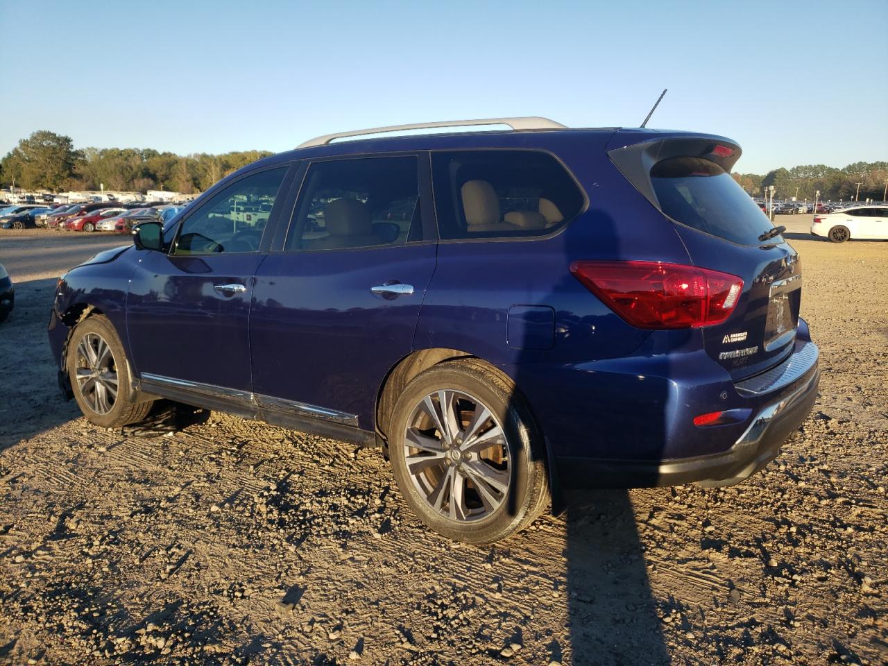 2017 Nissan Pathfinder - Image 2