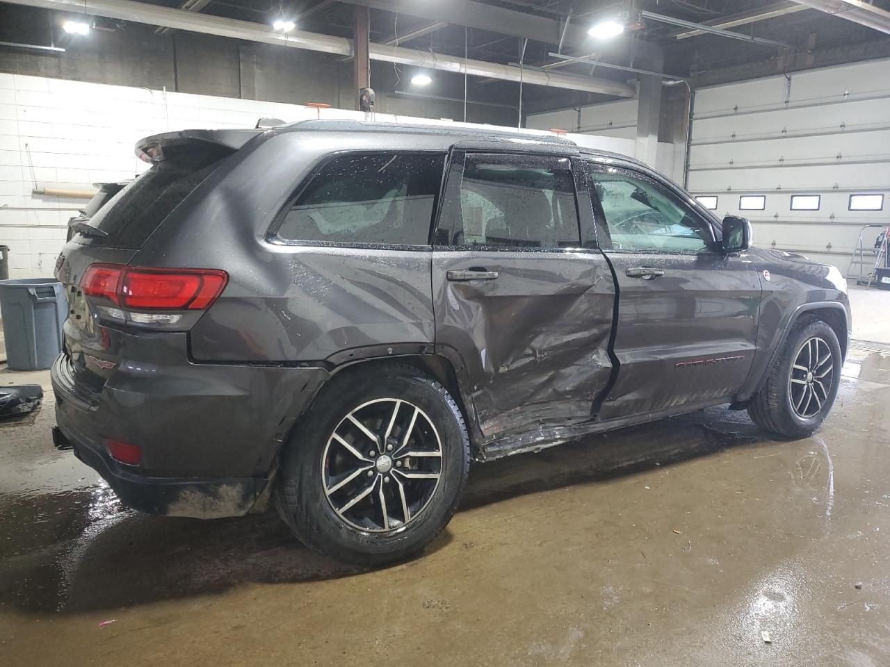 2017 Jeep Grand Cherokee - Image 3