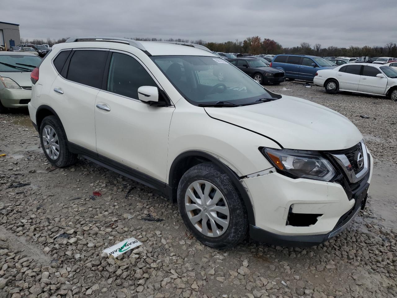 2017 Nissan Rogue - Image 4