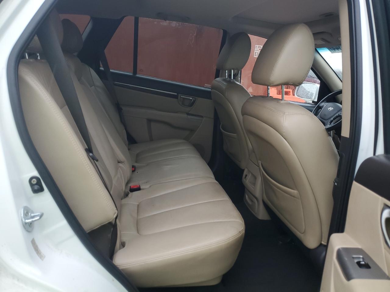 2010 Hyundai Santa Fe - Image 11