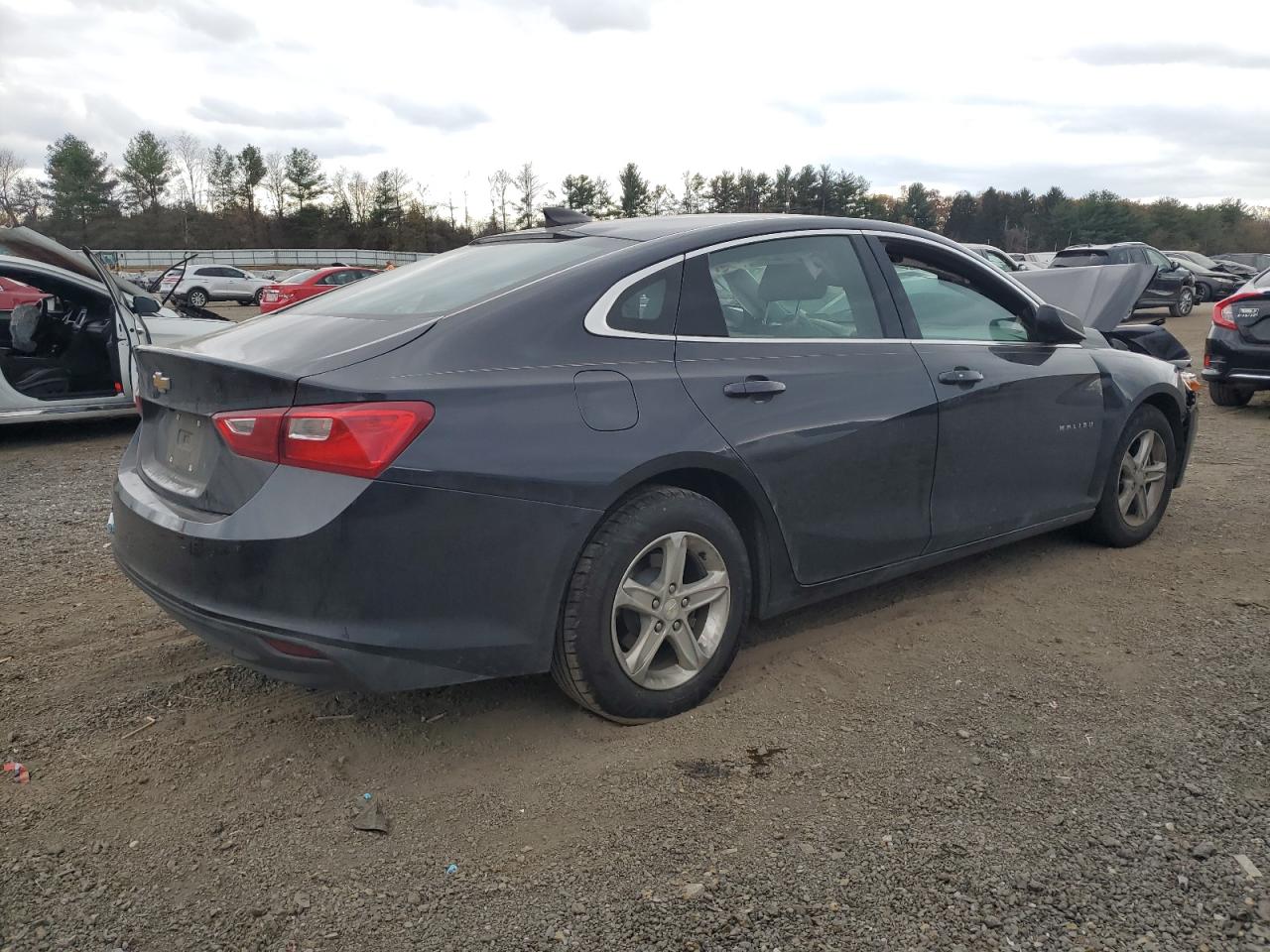 2022 Chevrolet Malibu - Image 3