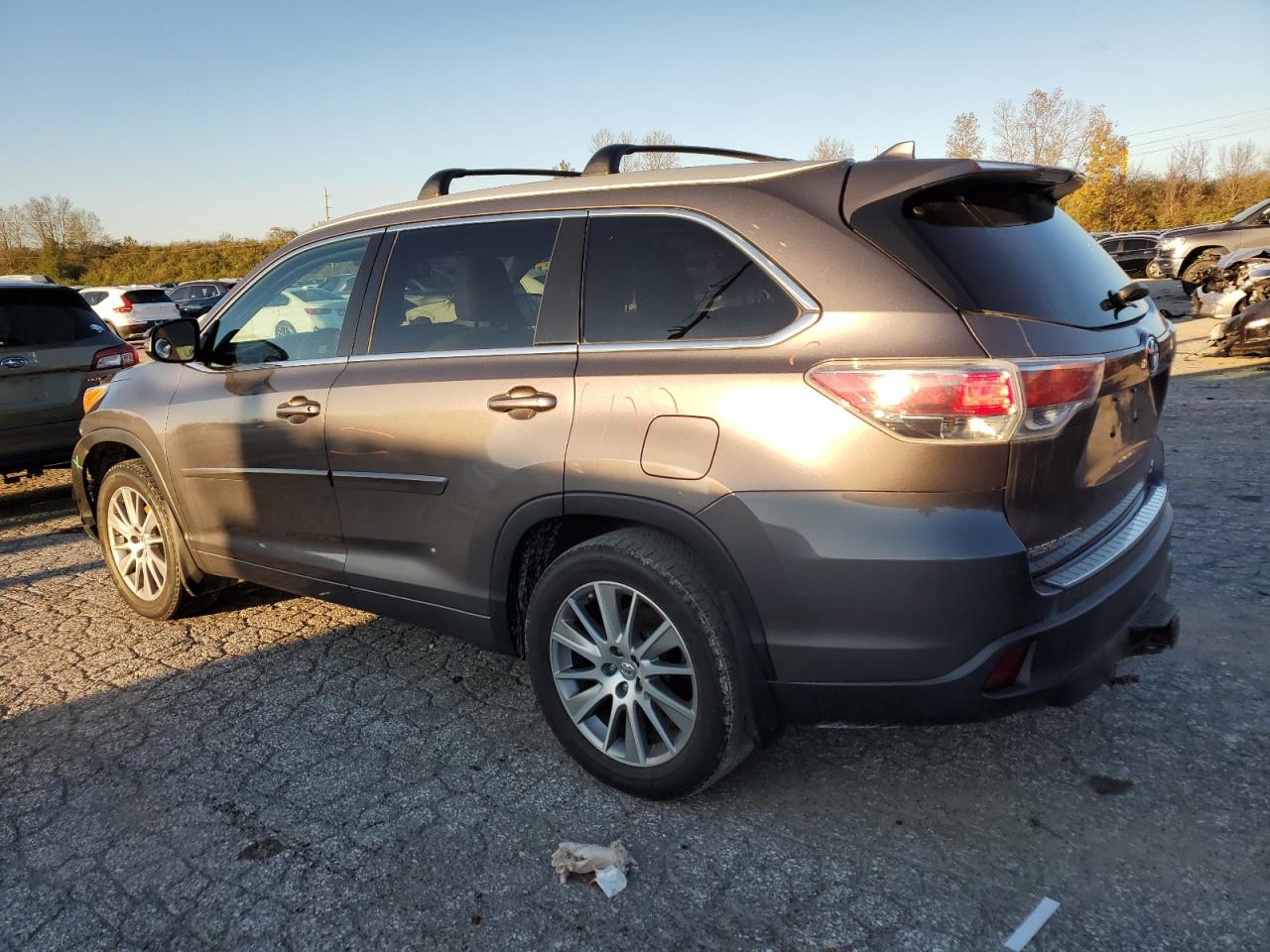 2015 Toyota Highlander - Image 2